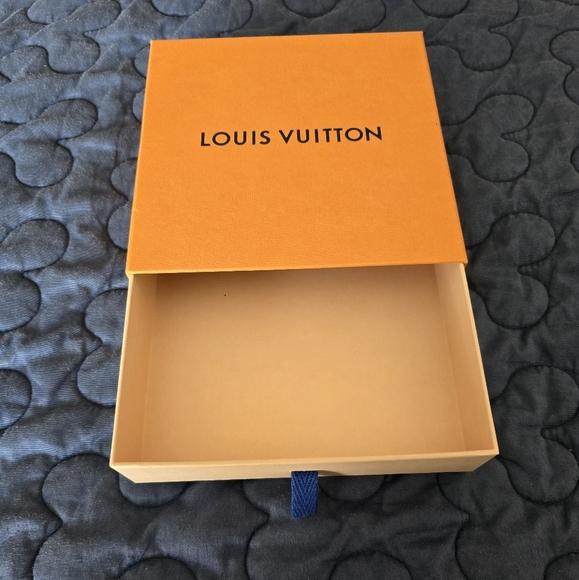 Louis Vuitton Gift Box - Picture 4 of 5